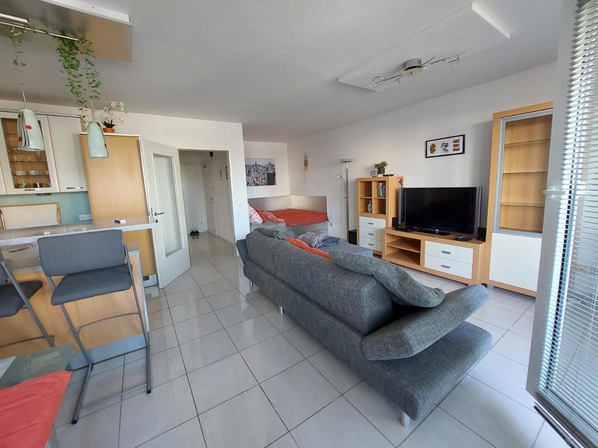 Tower Apartment With Private Terrace Next To Uno ウィーン エクステリア 写真